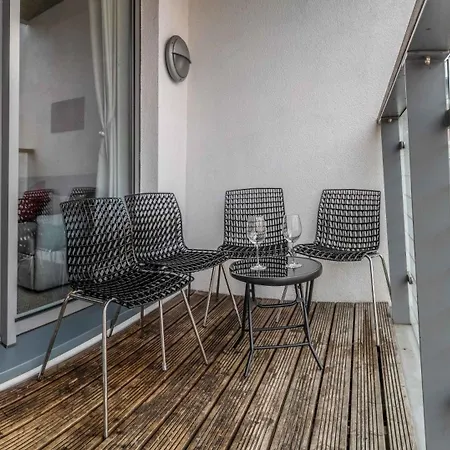 Apartment Near Mailbox, King Bed, Ping Pong, Netflix, Sleeps 4 *