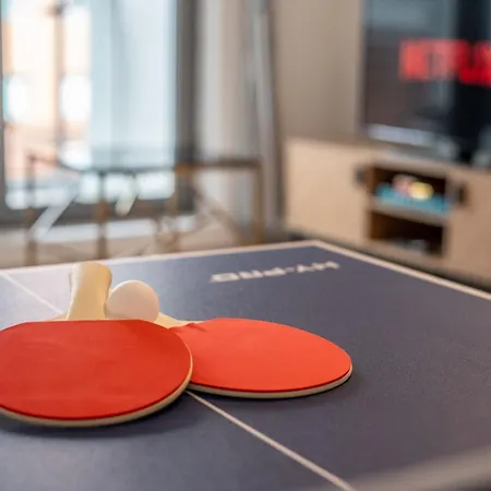 Near Mailbox, King Bed, Ping Pong, Netflix, Sleeps 4