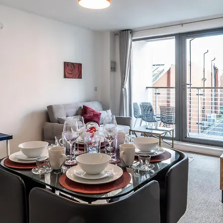 Apartment Near Mailbox, King Bed, Ping Pong, Netflix, Sleeps 4 Birmingham