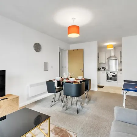 Near Mailbox, King Bed, Ping Pong, Netflix, Sleeps 4