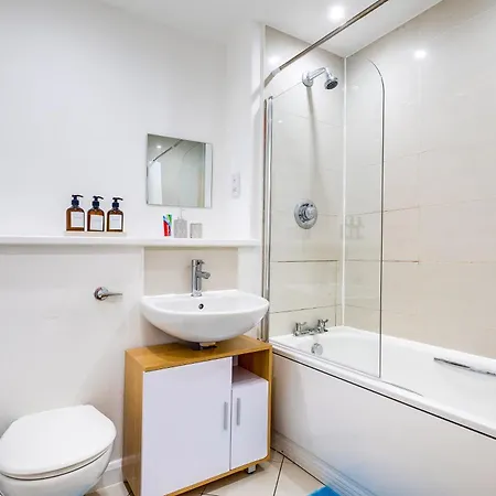 Apartment Near Mailbox, King Bed, Ping Pong, Netflix, Sleeps 4 Birmingham