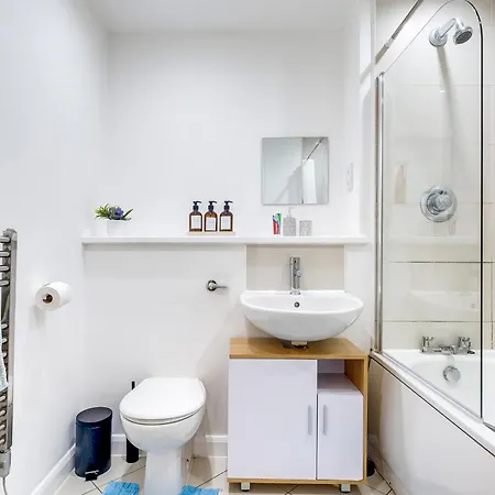 Apartment Near Mailbox, King Bed, Ping Pong, Netflix, Sleeps 4 Birmingham