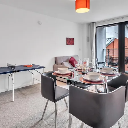 Near Mailbox, King Bed, Ping Pong, Netflix, Sleeps 4