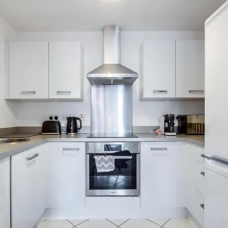 Apartment Near Mailbox, King Bed, Ping Pong, Netflix, Sleeps 4 Birmingham