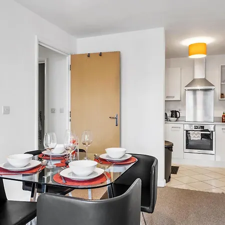 Near Mailbox, King Bed, Ping Pong, Netflix, Sleeps 4 * Birmingham