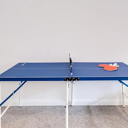 Near Mailbox, King Bed, Ping Pong, Netflix, Sleeps 4